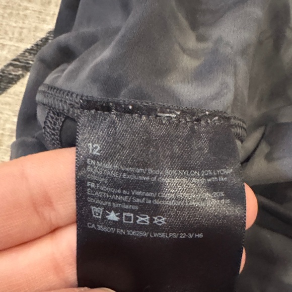 Lululemon Black Tie-Dye align tank with matching tie dye legging - Picture 7 of 8